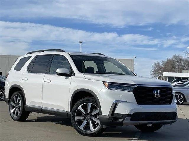 new 2025 Honda Pilot car, priced at $49,050