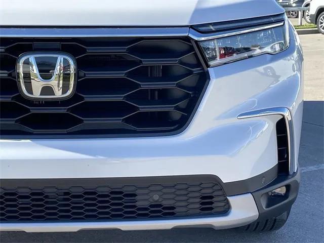 new 2025 Honda Pilot car, priced at $45,350