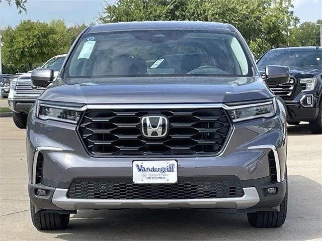 new 2025 Honda Pilot car, priced at $46,695