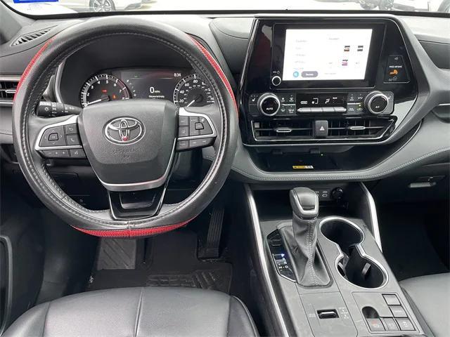 used 2024 Toyota Highlander car, priced at $41,988
