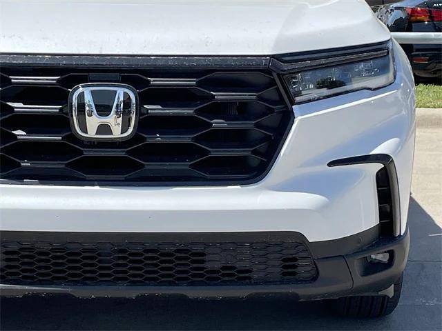 new 2025 Honda Pilot car, priced at $44,205