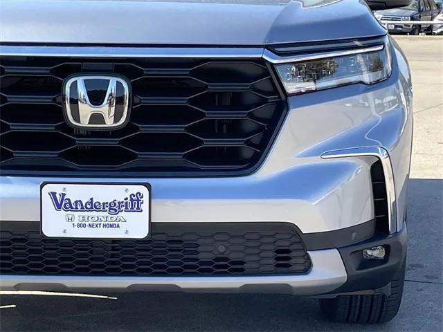 new 2025 Honda Pilot car, priced at $45,625