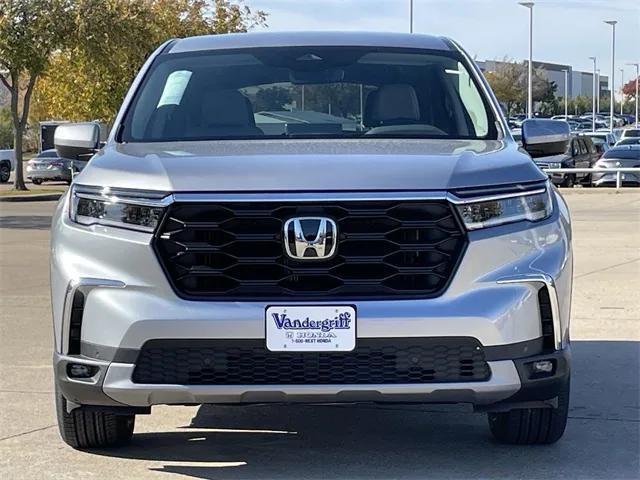 new 2025 Honda Pilot car, priced at $45,625