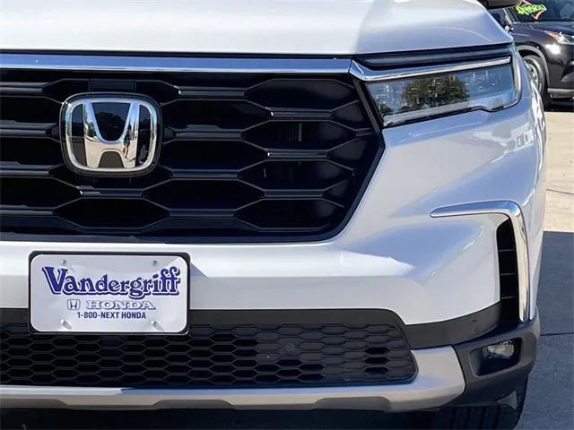 used 2025 Honda Pilot car, priced at $42,749