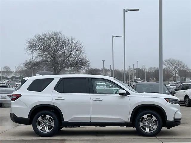 new 2025 Honda Pilot car, priced at $45,405