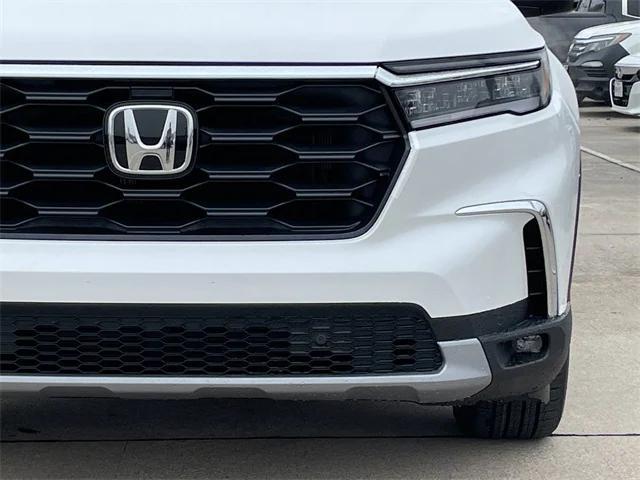 new 2025 Honda Pilot car, priced at $45,405