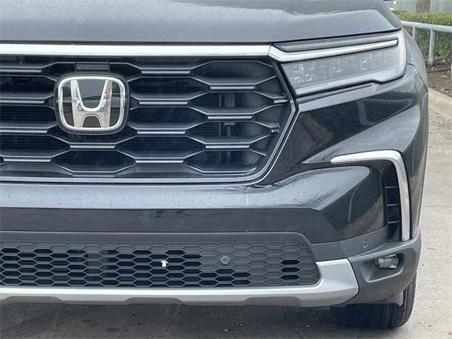 new 2025 Honda Pilot car, priced at $47,780