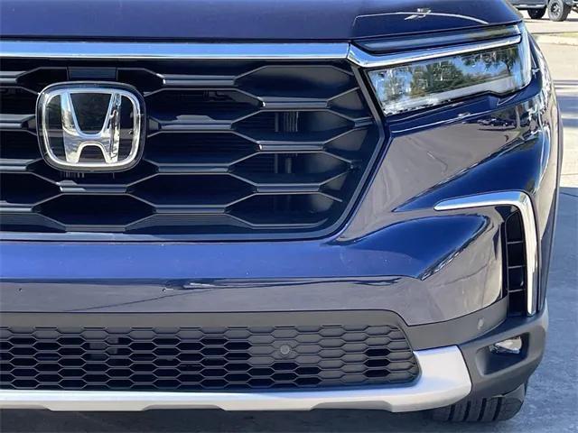 new 2025 Honda Pilot car, priced at $47,645