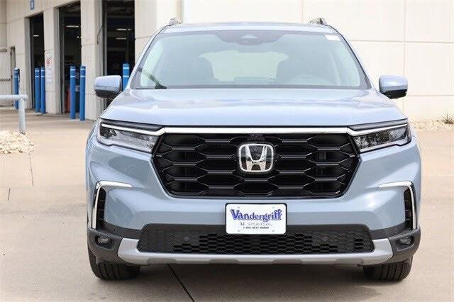 new 2025 Honda Pilot car, priced at $54,930