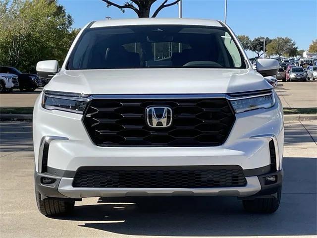 new 2025 Honda Pilot car, priced at $46,100