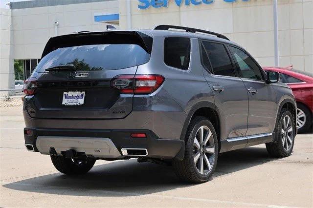 new 2025 Honda Pilot car, priced at $54,530