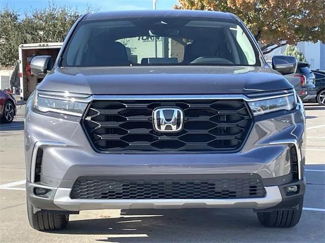 new 2025 Honda Pilot car, priced at $46,375