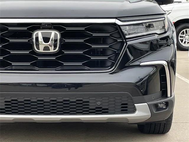 used 2025 Honda Pilot car, priced at $49,499