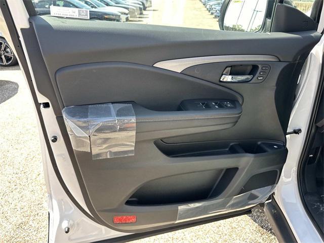 new 2025 Honda Ridgeline car, priced at $40,675