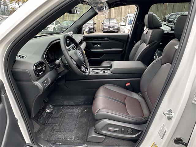 new 2025 Honda Pilot car, priced at $51,821