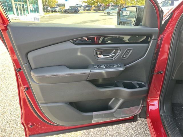 new 2025 Honda Pilot car, priced at $48,054