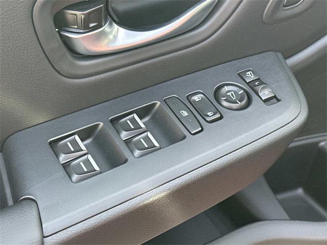 new 2025 Honda Pilot car, priced at $48,054