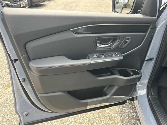 new 2025 Honda Pilot car, priced at $51,821