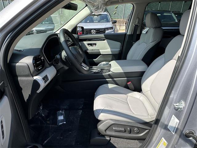 new 2025 Honda Pilot car, priced at $44,063