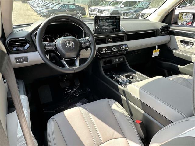 new 2025 Honda Pilot car, priced at $44,063