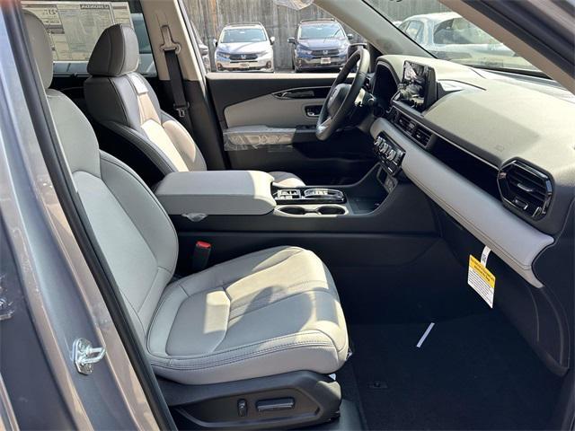 new 2025 Honda Pilot car, priced at $44,063