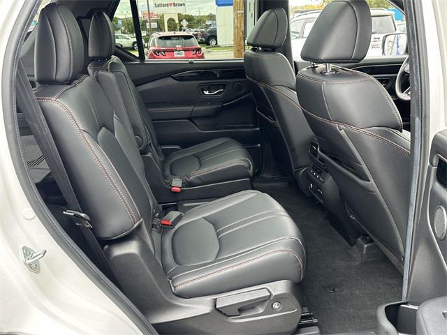 used 2025 Honda Pilot car, priced at $41,997