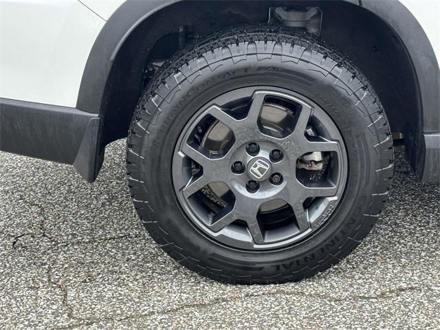 used 2025 Honda Pilot car, priced at $41,997