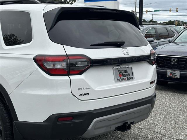 used 2025 Honda Pilot car, priced at $41,997
