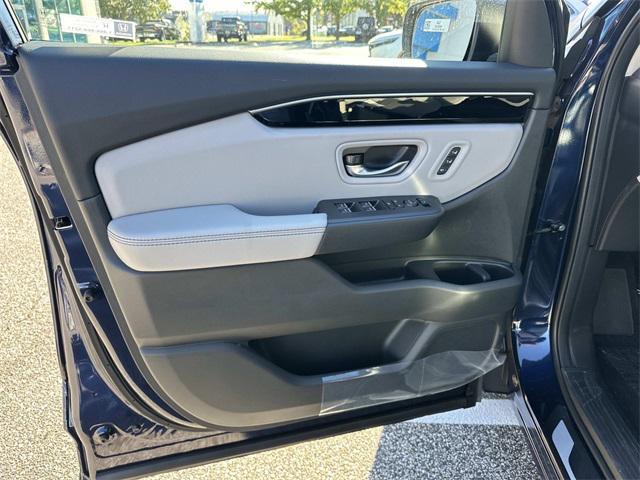 new 2025 Honda Pilot car, priced at $44,610