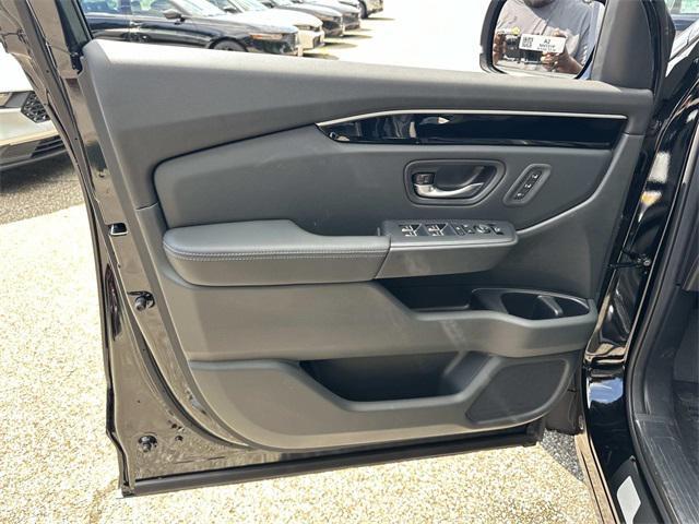 new 2025 Honda Pilot car, priced at $44,610