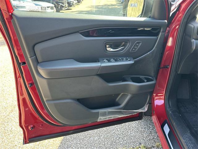 new 2025 Honda Pilot car, priced at $48,414