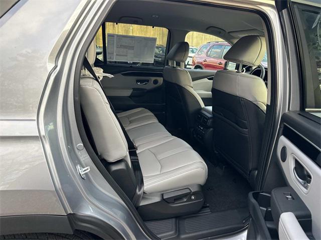 new 2025 Honda Pilot car, priced at $44,063
