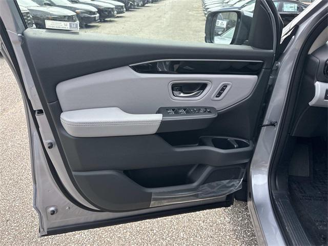 new 2025 Honda Pilot car, priced at $47,071