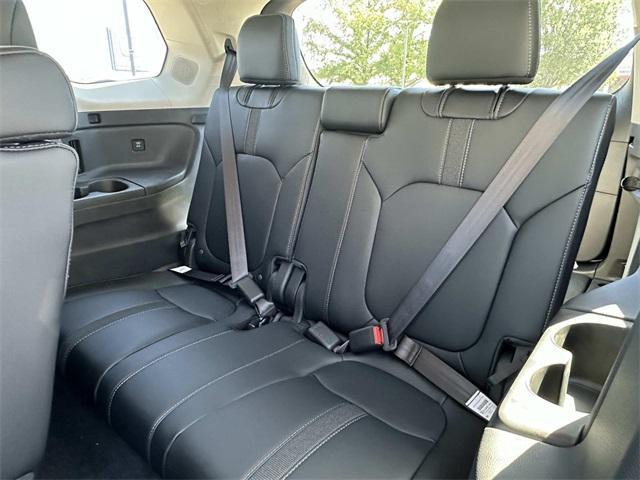 new 2025 Honda Pilot car, priced at $49,698