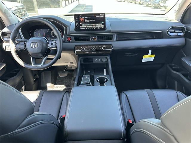 new 2025 Honda Pilot car, priced at $49,698