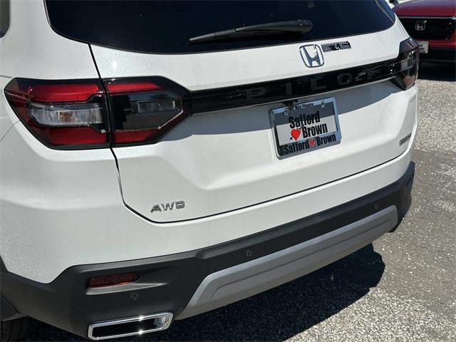 new 2025 Honda Pilot car, priced at $49,698