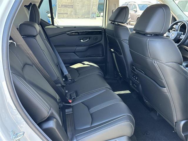 new 2025 Honda Pilot car, priced at $49,698