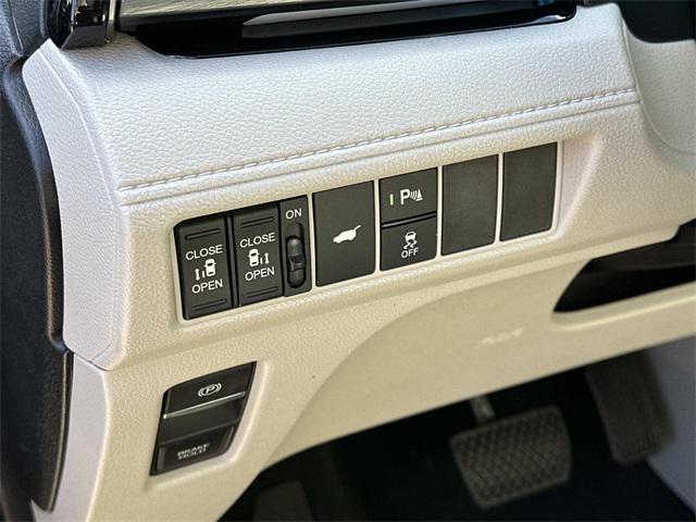 new 2026 Honda Odyssey car, priced at $50,246