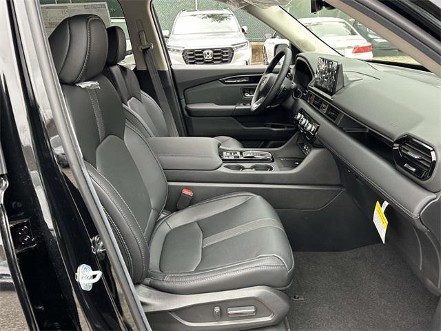 new 2025 Honda Pilot car, priced at $44,610