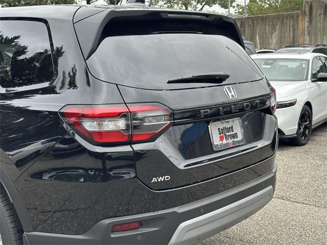 new 2025 Honda Pilot car, priced at $44,610