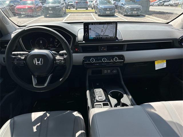 new 2025 Honda Pilot car, priced at $47,618