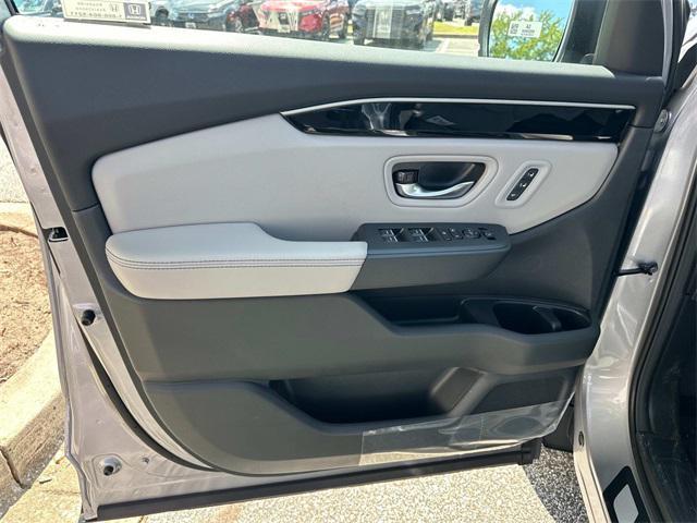 new 2025 Honda Pilot car, priced at $47,618