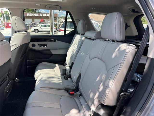 new 2025 Honda Pilot car, priced at $47,618