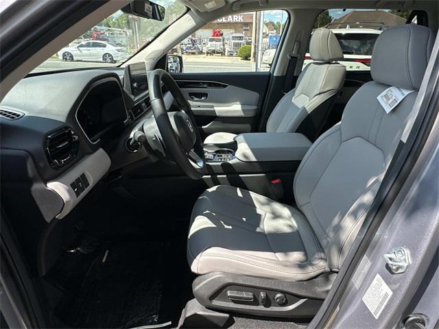 new 2025 Honda Pilot car, priced at $47,618