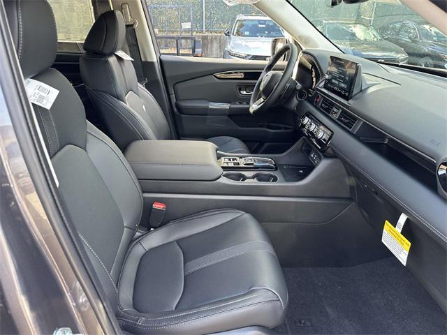 new 2025 Honda Pilot car, priced at $44,063