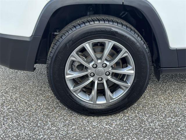 used 2022 Jeep Cherokee car, priced at $24,606