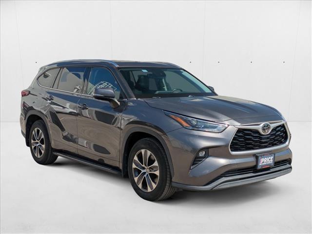 used 2021 Toyota Highlander car, priced at $26,497