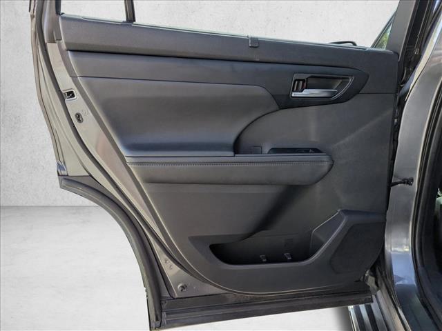 used 2021 Toyota Highlander car, priced at $26,497