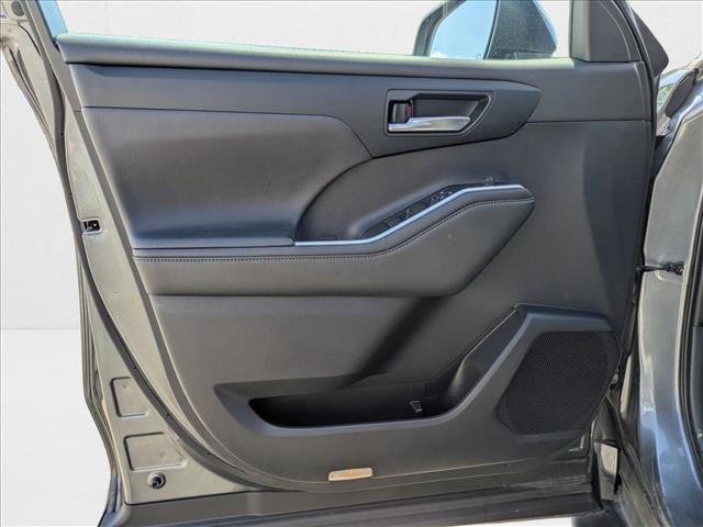 used 2021 Toyota Highlander car, priced at $26,497