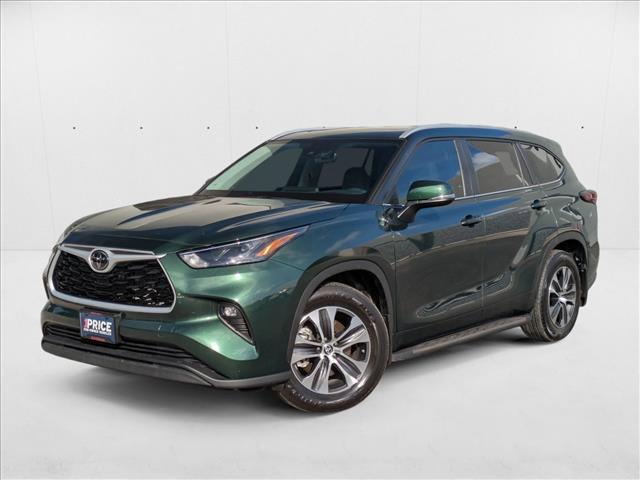 used 2024 Toyota Highlander car, priced at $40,995